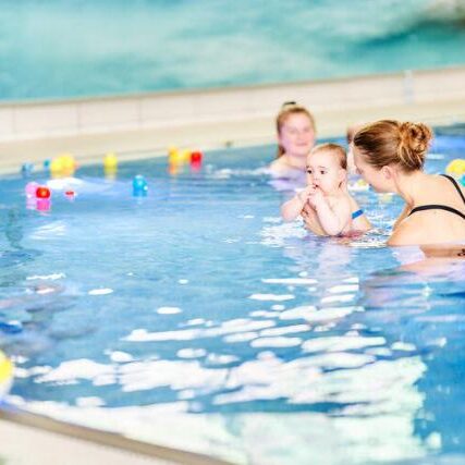 Babysvømning med FysioHuset i Randers, Alle instruktører er børnefysioterapeuter